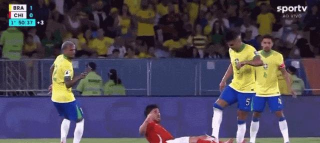 三张黄牌, 汤世明, 踢世界杯就