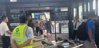 而你却问我, 卢茨在机场