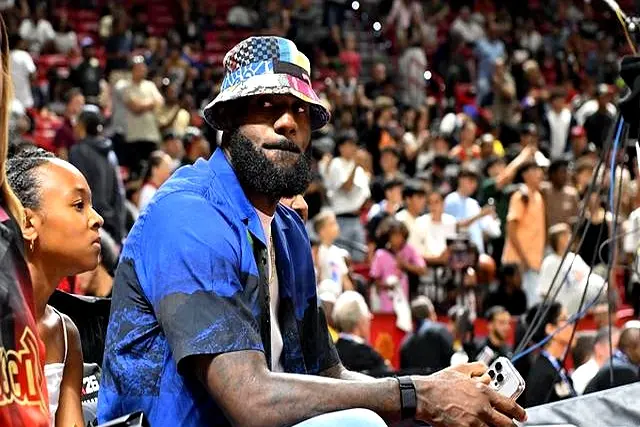 cn, 队发展之间, 媒体的关注