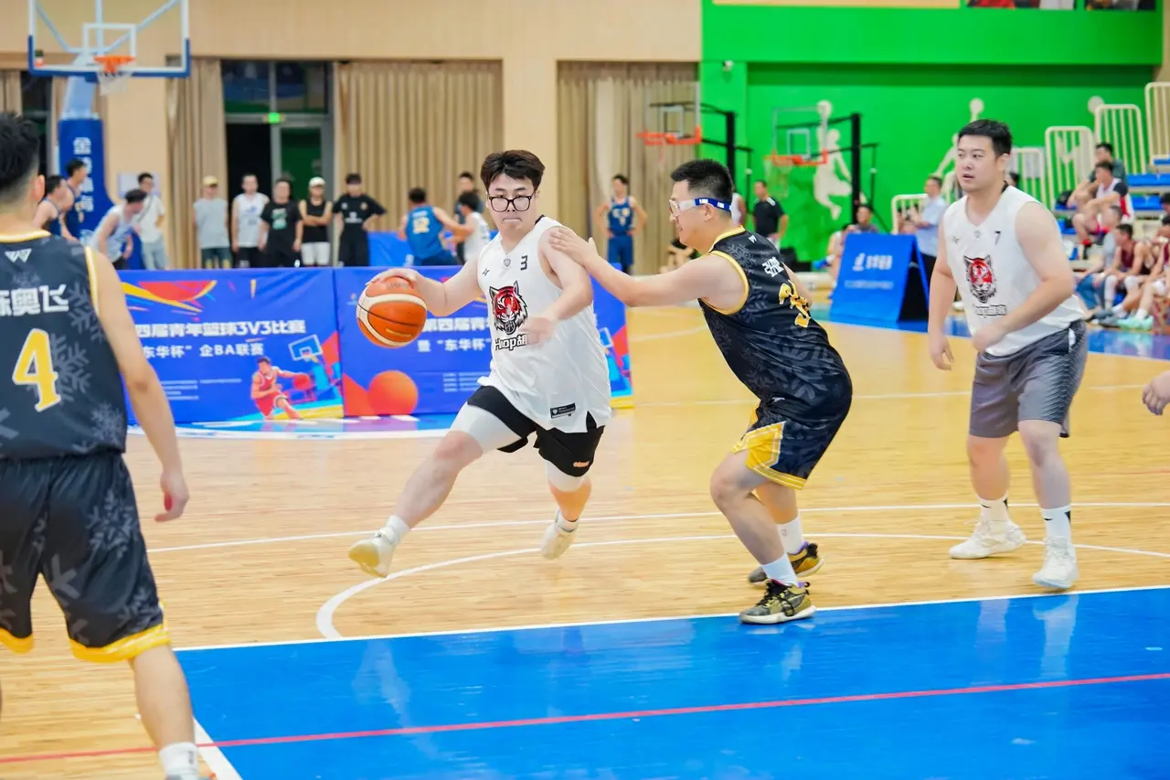 示着单身青, 王潇艺